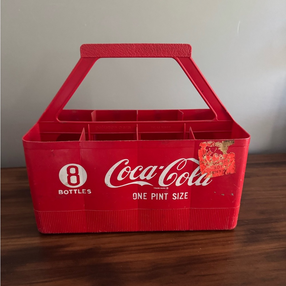 VINTAGE Coca-Cola Coke Bottle Soda Carrier Plastic‎ 8 Pack 16 oz. Bottles